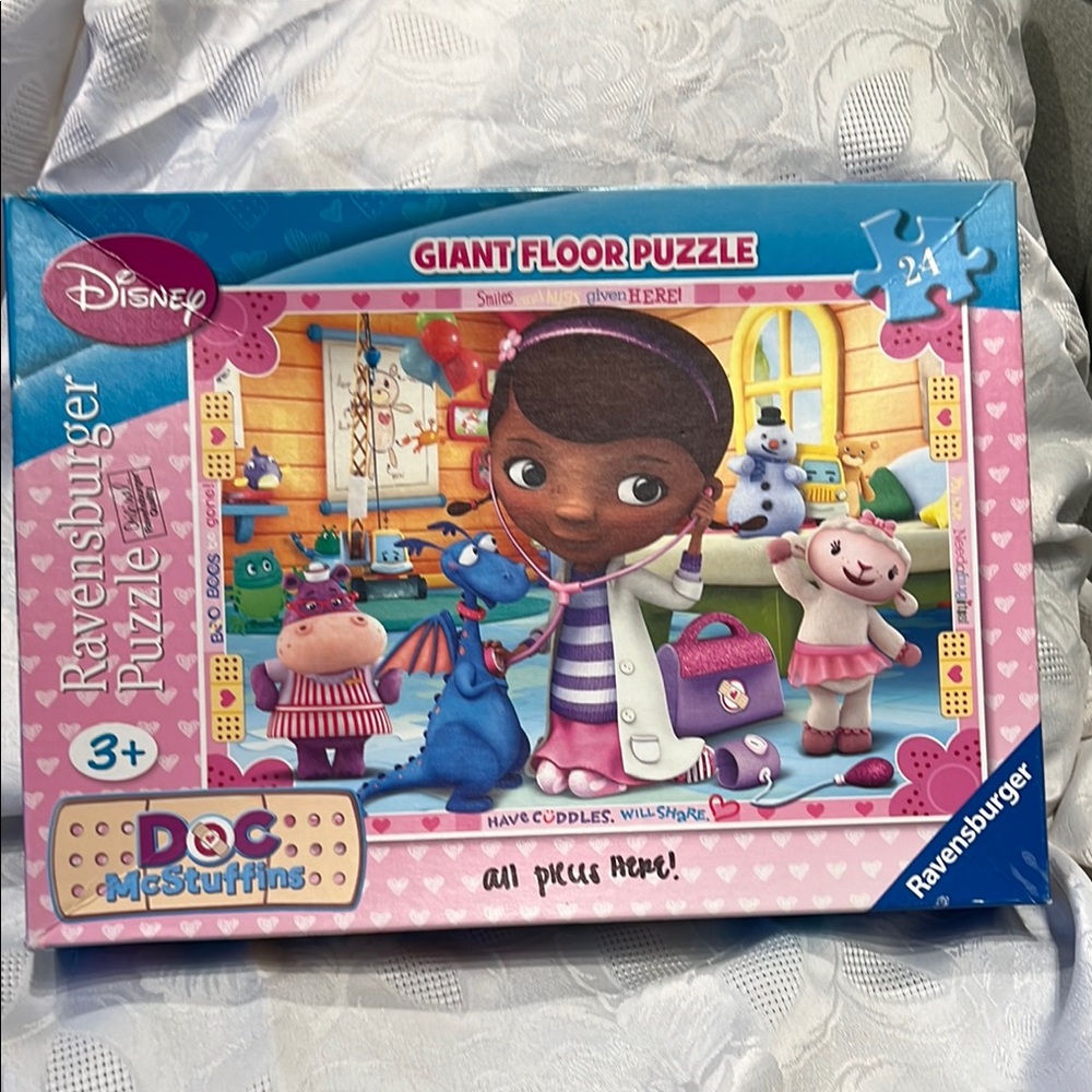 Ravensburger 🔴2/$20🔴Doc McStuffins All Better Now Floor Puzzle 24 pc- complete